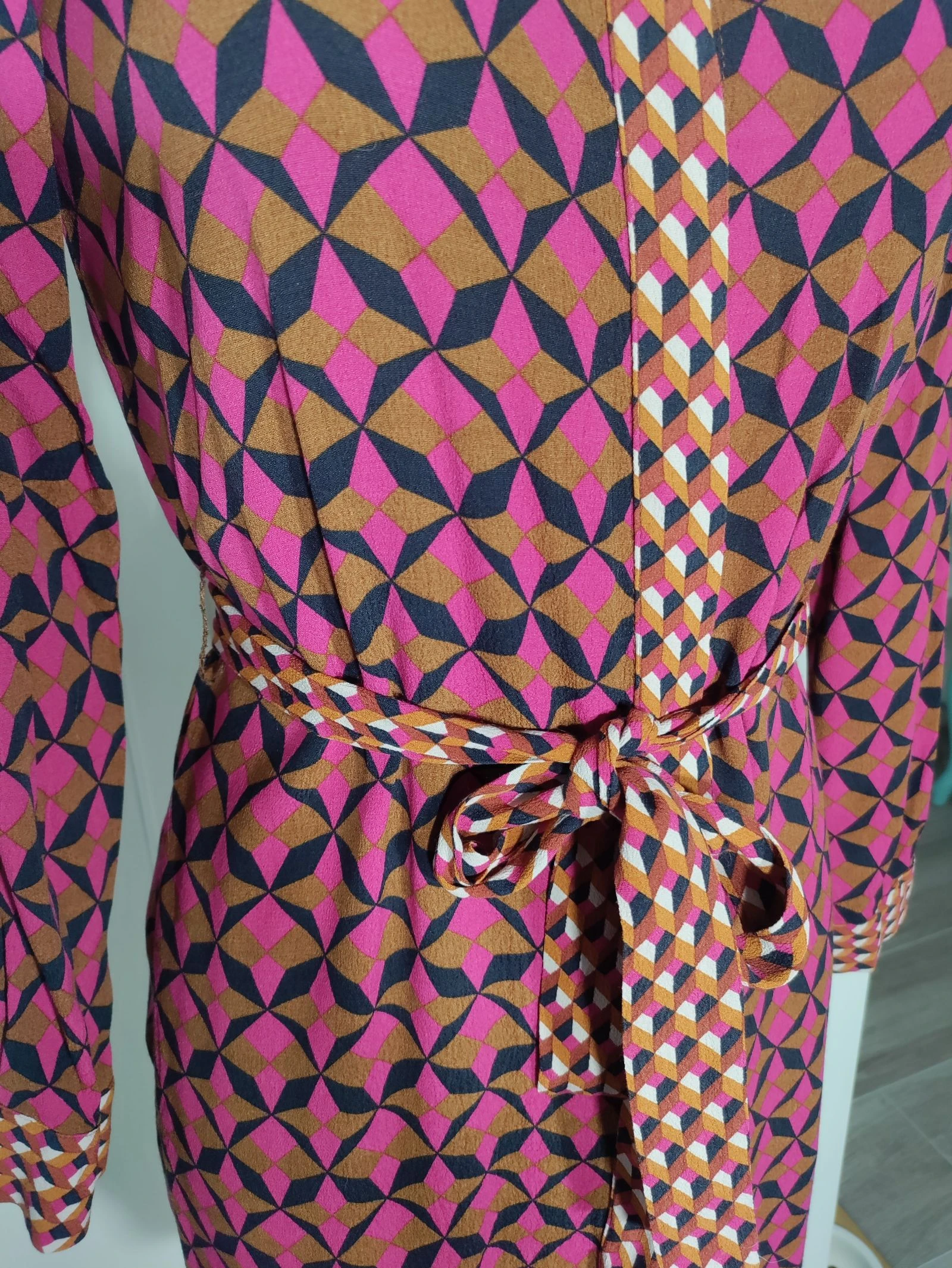 Vestido camiseo Zara Woman estampado geométrico multicolor (Talla S) – photo 3